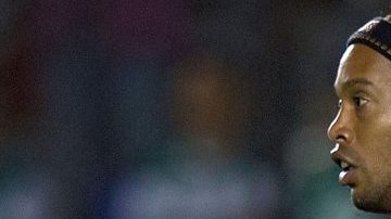 El brasileño Ronaldinho cuando jugaba en los Gallos Blancos de Querétaro de México.