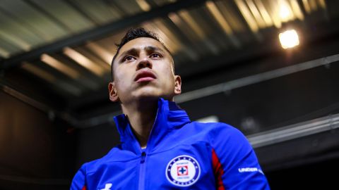 Julio César "El Cata" Domínguez se desempeña como defensa central del Cruz Azul