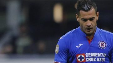 Édgar Méndez y Milton Caraglio se lamentan tras una nueva derrota del Cruz Azul.