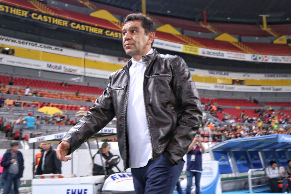 David Patiño cumplirá este sábado 50 partidos como técnico de los Pumas