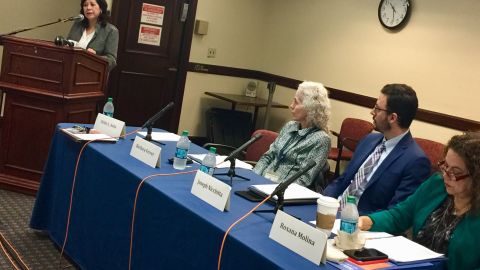 En una organización con representantes de los medios étnicos, la supervisora Hilda Solís dijo que los recursos para el Fondo de Justicia de Los Ángeles se agotan. (Araceli Martínez/La Opinión).