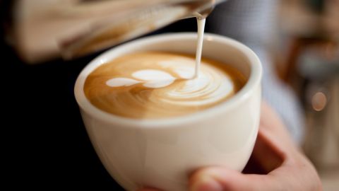 Puso semen en el café de su jefa por 4 años