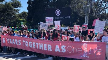 Cientos de personas marcharon por las calles de Los Angeles en contra del aborto. (@1LifeLA)