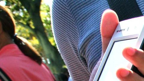 Las personas que no contesten electrónicamente, también lo pueden hacer por teléfono o una persona llegará a tocar a su puerta.
