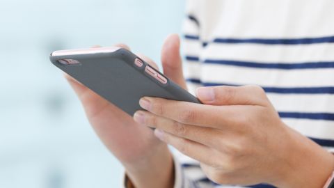 Cárcel revisar teléfono celular