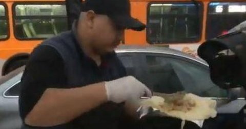 Recaudan fondos para llevar tacos a maestros en huelga. (@KTLA)