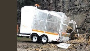 Topanga Canyon Boulevard se encuentra cerrada desde Pacific Coast Highway (PCH) hasta Grand View Drive debido al deslizamiento de rocas.