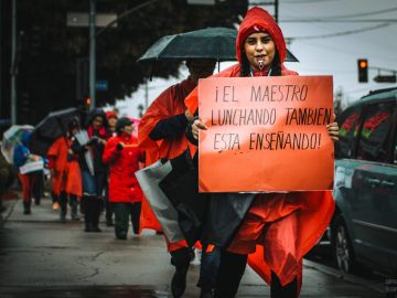Los maestros se lanzaron a las calles por seis días y soportaron la lluvia de la semana pasada. / twitter: @utlanow.