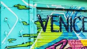 El procurador de Los Angeles dice que el propietario del edificio desalojo a residents para rentar las unidades a turistas. @LACityAttorney