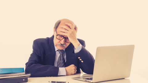 A cierta edad, algunos empleados comienzan a mostrar signos de demencia.