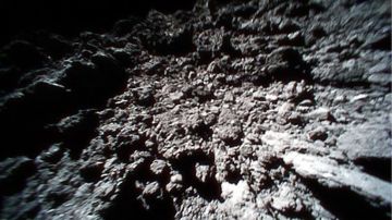 Los robots exploradores tomaron imágenes de la superficie del asteroide.
