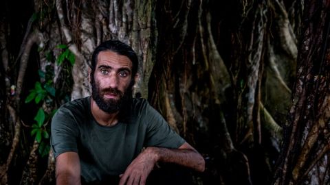 Behrouz Boochani escribió las crónicas de los detenidos en Manus.
