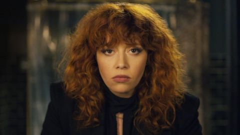 Natasha Lyonne interpreta a Nadia Vulvokov en Muñeca Rusa.