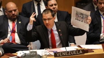 El ministro de Relaciones Exteriores de Venezuela acusó a Colombia de organizar una agresión contra su país.