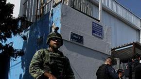 Elementos del Ejército Mexicano  patrullan calles.