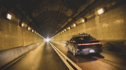 Aurora no fabrica autos, más bien diseña un sistema para que vehículos de Volkswagen, Nissan y Boyton no requieran conductores