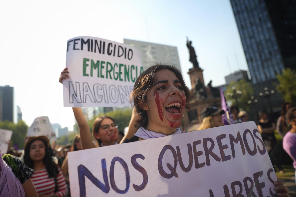 Miles de mujeres reclaman un alto a los crímenes contra ellas en Ciudad de México.