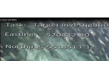 Se aprecia un cuerpo humano entre los restos del avión en el que viajaba el futbolista argentino Emiliano Sala.