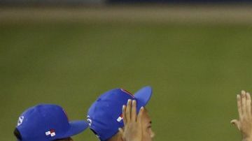 Los jugadores de Panamá celebran la victoria ante Dominicana en la Serie del Caribe 2019.