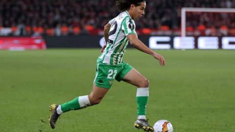 Diego Lainez entró de cambio en lugar de su compatriota Andrés Guardado