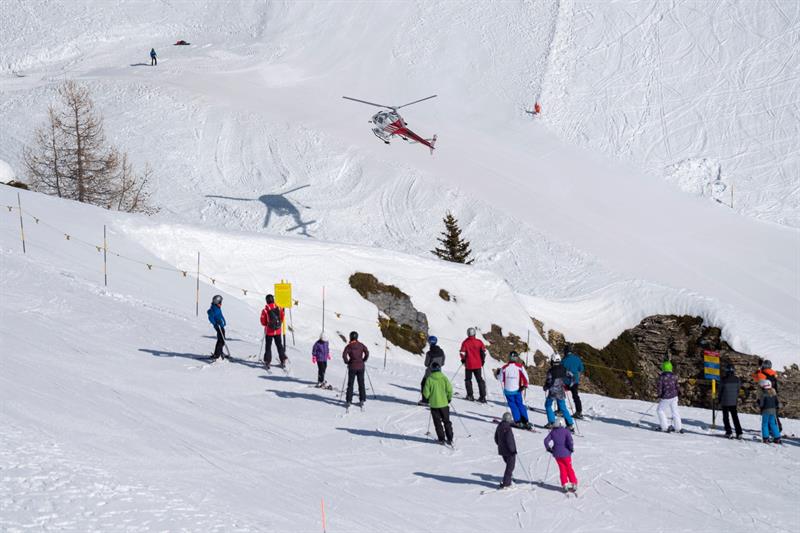 Avalancha de nieve sepulta a personas en la sede del Mundial Femenino