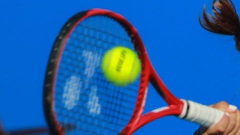 La tenista puertorriqueña Mónica Puig en acción durante la primera ronda del Abierto Mexicano de tenis en Acapulco, México.