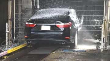Lavar tu auto durante las nevadas ayuda a prevenir la oxidación causada por la sal
