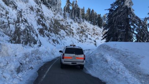 La nieve ha llegado hasta los 10 pies en las zonas montañosas de California durante esta temporada invernal.