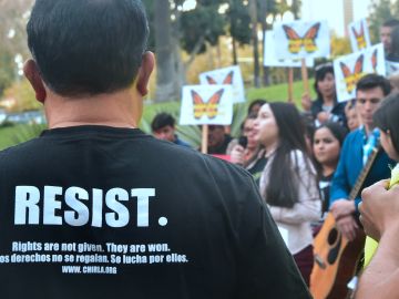 Soñadores participan en una manifestación para promover el Clean Dream Act en Los Angeles, California en el 2018.