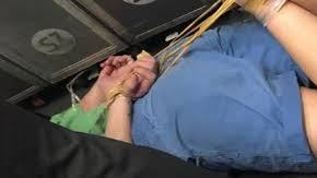 Una pasajero violento tuvo que ser maniatado en pleno vuelo.