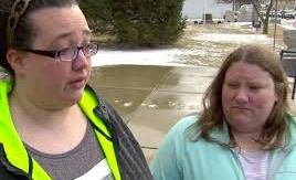 Una pareja de lesbianas es discriminada en Indiana cuando intentan realizar su declaración de impuestos conjuntamente.