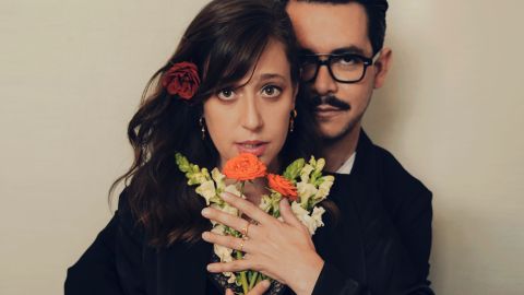 Mariana Treviño y Manolo Caro, protagonistas de "La Casa de las Flores".