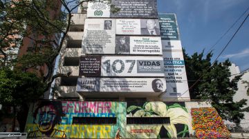 Imágenes en contra del narcotráfico fueron ubicadas en el edificio Mónaco el cual se demolerá el 22 de febrero en Medellín.