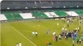 Una estampida humana invadió el estadio Benito Villamarín