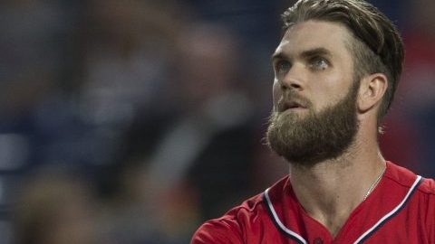 El pelotero estadounidense Bryce Harper firmó un impresionante contrato con los Phillies de Philadelphia.