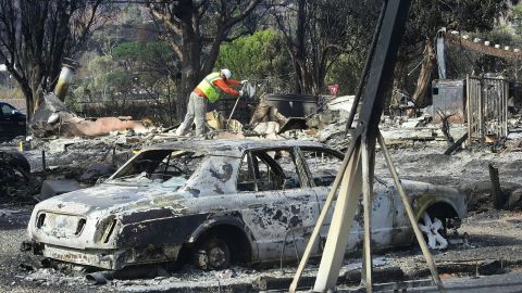 Los incendios Hill y Woolsey destruyeron casas, negocios, autos y más a su paso. / foto: getty.