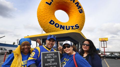 Fanáticos del lugar frente al establecimiento. / Getty