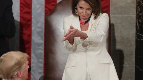 Para muchos la actitud de Pelosi no fue otra que una burla a las promesas de Trump