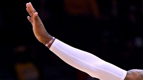 LeBron James también consiguió superar la barrera de los 32,000 puntos en la NBA con Los Angeles Lakers.