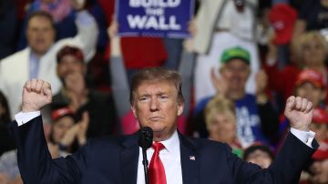 Trump promete en El Paso, Texas, que construirá el muro fronterizo.
