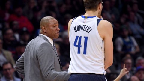 Doc Rivers le rindió homenaje a Dirk Nowitzki al final del partido