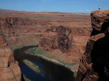 Imágenes del 2015 muestran ya la disminución de la corriente del agua en partes del río Colorado.