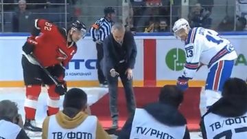 José Mourinho tuvo un accidente en el hielo durante un partido de hockey.