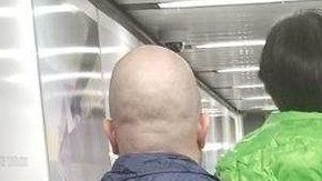 "Necesitamos recobrar la confianza de la comunidad en nuestros agentes, de que se sientan seguros de acudir a nosotros", dijo el jefe de LASD, Alex Villanueva.