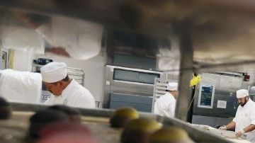 Foto genérica de trabajadores latinos.