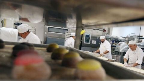 Foto genérica de trabajadores latinos.