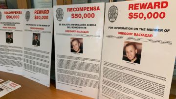 Afiches con información sobre las muertes de Pedro Hernández y Gregory Baltazar. (Francisco Castro)