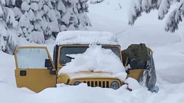 La aventura blanca en medio de la nieve que los jóvenes buscaban, se convirtió en una pesadilla de cinco días, cuando el vehículo se atascó en medio de la nieve.