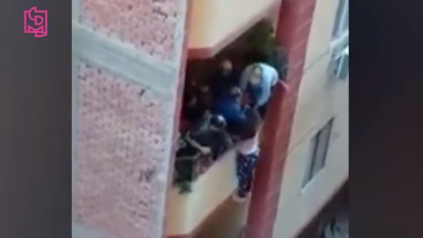 Lanza a su esposa desde el tercer piso de un edificio porque le pedía ...