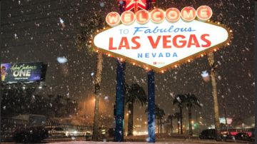 Las primeras precipitaciones en las zonas rurales y urbanas cercanas a la icónica ciudad de los espectáculos, comenzó el miércoles en la noche con una acumulación de nieve de hasta 0.5 pulgadas o 1.3 centímetros.